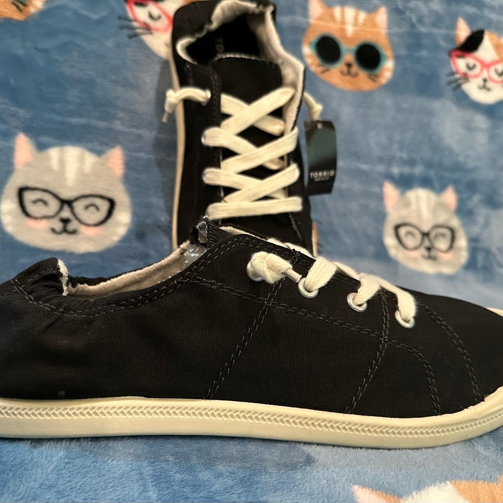 Torrid Riley Ruched Black Sneakers - Picture 2 of 5